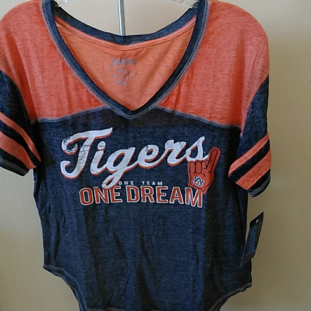 Auburn Tigers Vneck t-shirt